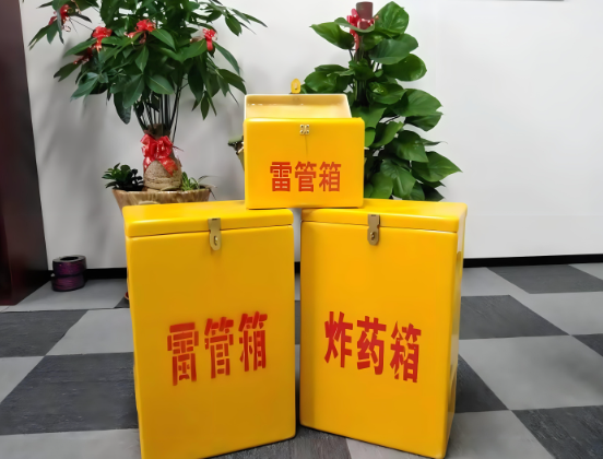射阳玻璃钢炸药箱与普通炸药箱有什么区别？